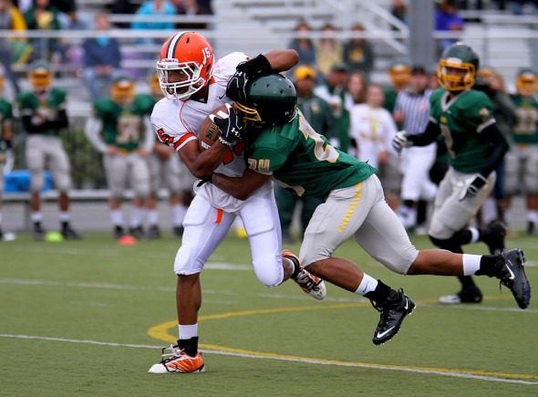 West Anchorage wide receiver, senior Dahmir Bell (15)