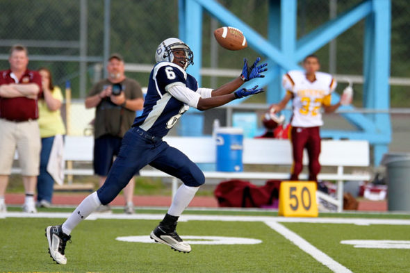 Jeavonte Dunn catches a pass from Kelechi Madubuko